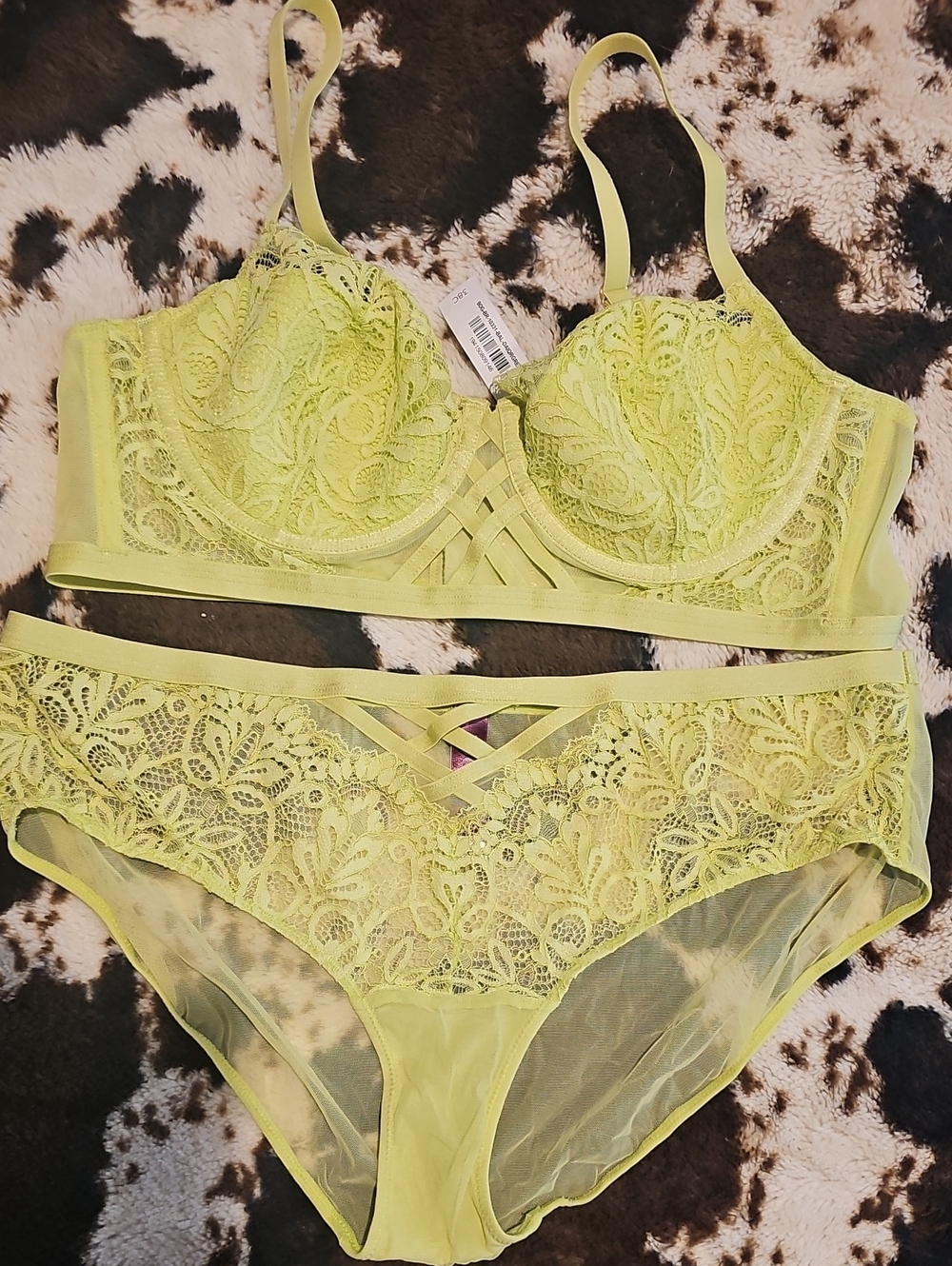 Lace Underwire Bra & Bikini Set - Neon Yellow